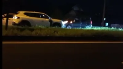 100 karayolunda ters yönde giden bir araç trafiği tehlikeye düşürdü.
