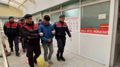 Kocaeli’nin Kartepe ilçesinde ormanlık alandaki kulübede berberi balta ve kürekle