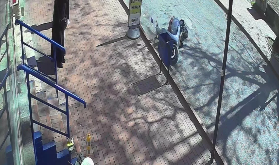 Zonguldak’ın Karadeniz Ereğli ilçesinde bir motosiklet sürücüsü, yolun karşısına geçen