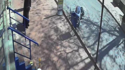 Zonguldak’ın Karadeniz Ereğli ilçesinde bir motosiklet sürücüsü, yolun karşısına geçen