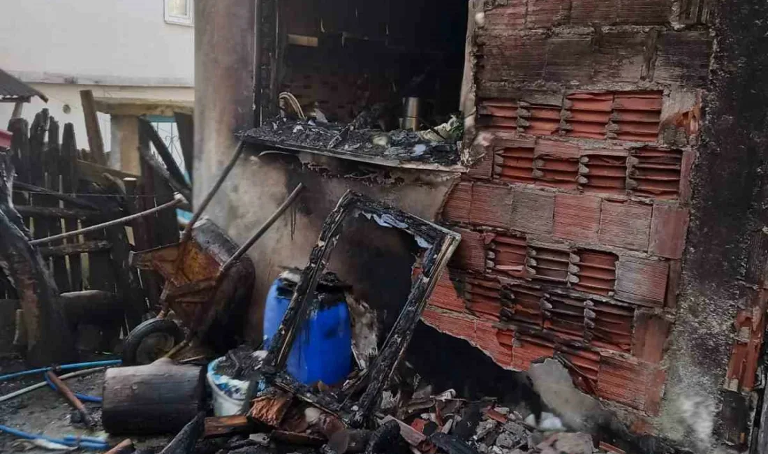 Kastamonu’nun İnebolu ilçesinde bir evin mutfak kısmında çıkan yangın büyümeden