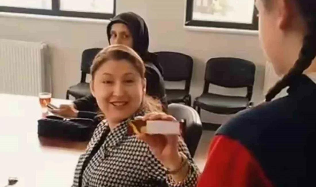 Karabük’te Belen TOKİ Ortaokulu öğrencileri, öğretmenlerine yönelik gerçekleştirdikleri anlamlı etkinlikle