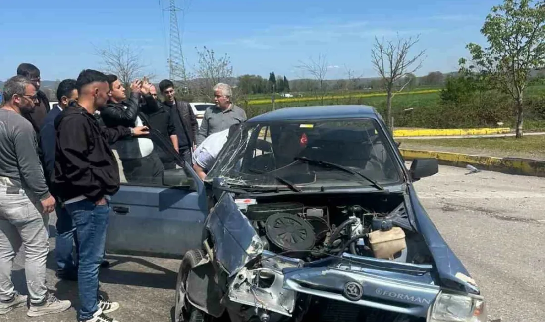 Kocaeli’de otomobil ile otobüsün çarpışması neticesinde 1 kişi yaralanırken, araçlarda