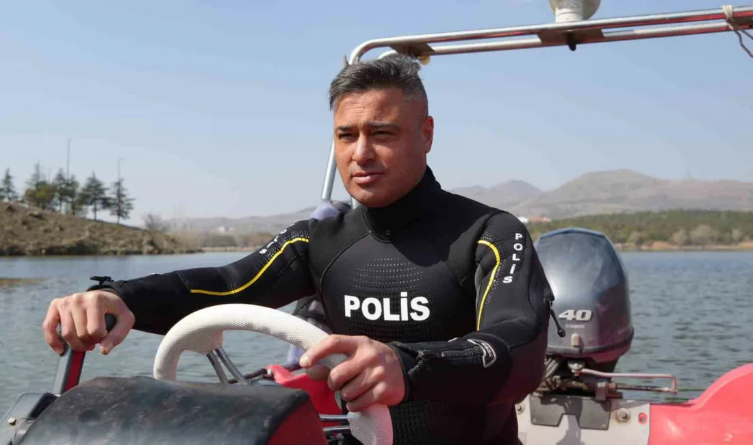 Profesyonel yan hakem olarak üst seviye futbol liglerinde görev alan