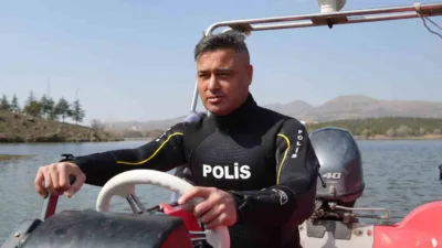 Profesyonel yan hakem olarak üst seviye futbol liglerinde görev alan