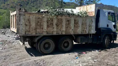 Çevre, Şehircilik ve İklim Değişikliği Bakanlığı ekipleri, açık alana çöp