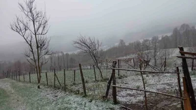 Sakarya’da soğuk hava etkisini artırdı. Kent merkezinde etkili olan yağmurun