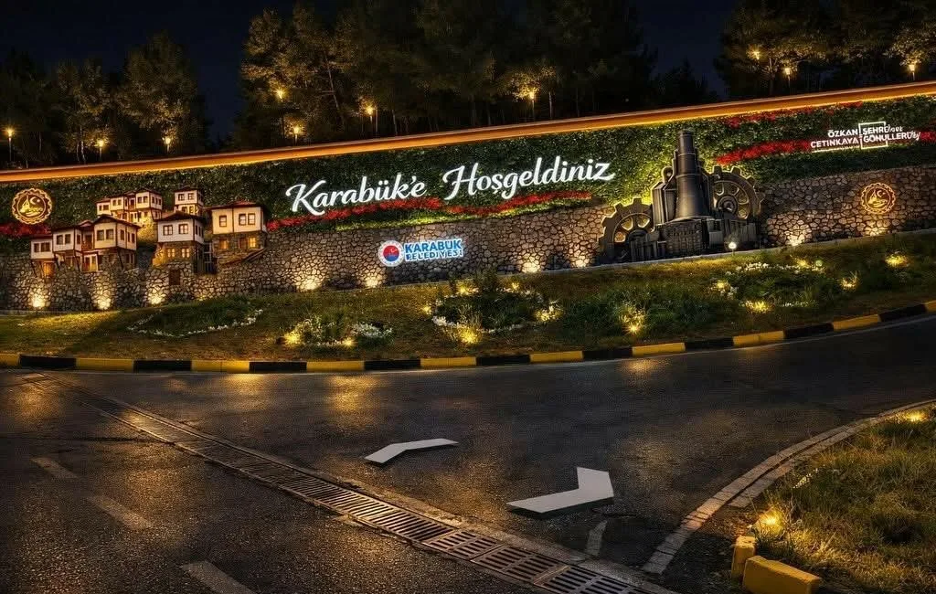 Karabük Belediyesi, şehir girişlerinde cephe iyileştirme ve peyzaj çalışmalarına başladı.