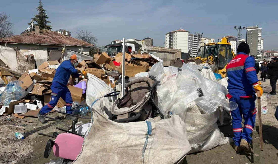 Sincan Belediyesi tarafından yürütülen çevre temizlik çalışmalarıyla ilçe genelinde istiflenen