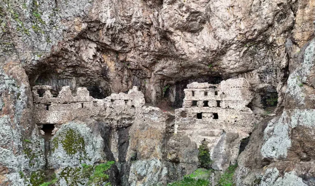 Ankara’nın Kızılcahamam ilçesinde bulunan Alicin Manastırı, Trabzon’daki Sümela Manastırı’na benzerliğiyle