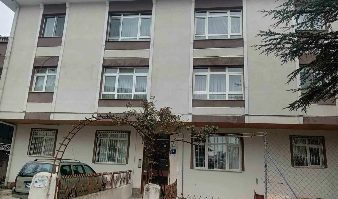Ankara’nın Keçiören ilçesinde bir kişi, tartıştığı kız arkadaşını silahla öldürdükten