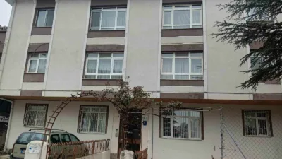 Ankara’nın Keçiören ilçesinde bir kişi, tartıştığı kız arkadaşını silahla öldürdükten