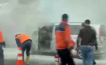TEM Otoyolu’nun Düzce kesiminde seyir halindeyken motor kısmından alev alan