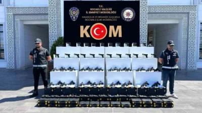 Kocaeli TEM Otoyolu’nda durdurulan araçta yapılan operasyonda 60 tabanca ile