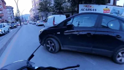 Bolu’da aniden yola çıkarak motosikletliyi tehlikeye atan ve ardından “Hatalı