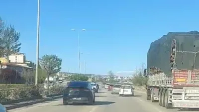 Karabük’te trafikte defalarca makas atarak ilerleyen sürücü, cep telefonu kamerasıyla