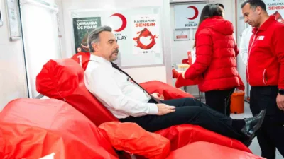 ’Birbirimize candan bağlıyız’ sloganıyla toplumda kan bağışı farkındalığını artırmayı hedefleyen