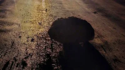 Karabük-Yenice kara yoluna yamaçtan kopan kaya parçalarının düşmesi sonucu bir