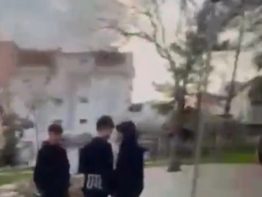 Ankara’da 14 yaşındaki çocuk, parka çağırdığı yaşıtını bıçaklayarak ağır yaraladı.