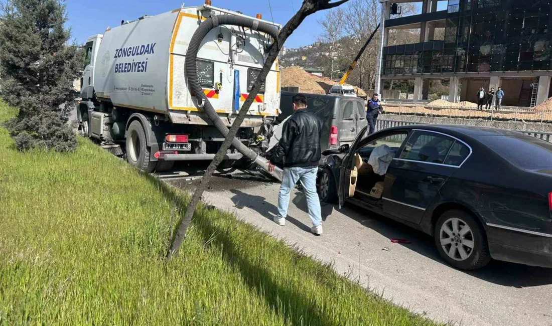 Zonguldak’ın Asma Mahallesi’nde belediye temizlik aracı ve iki sivil aracın