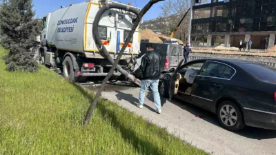 Zonguldak’ın Asma Mahallesi’nde belediye temizlik aracı ve iki sivil aracın