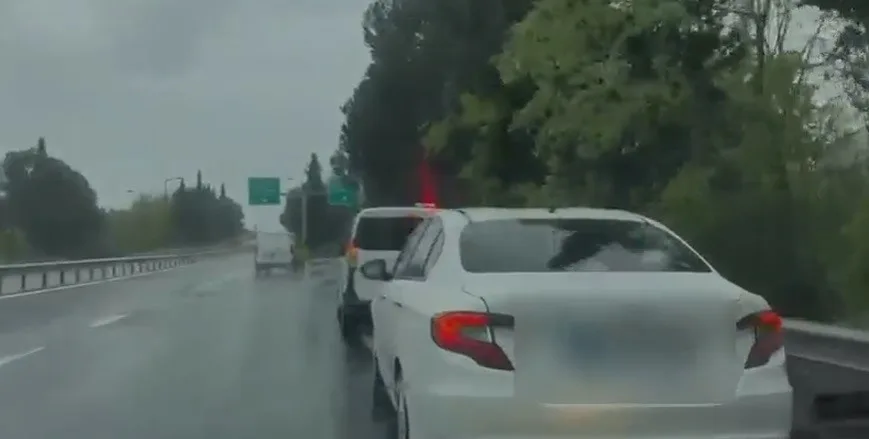 Sakarya’da düzenlenen silah kaçakçılığı operasyonunda, İstanbul’dan temin ettikleri ruhsatsız silahları
