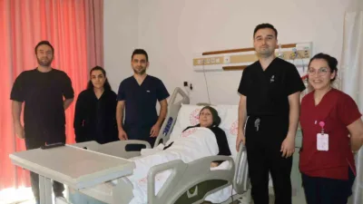 Sakarya Eğitim ve Araştırma Hastanesinde, kanser nedeniyle memesi alınan bir