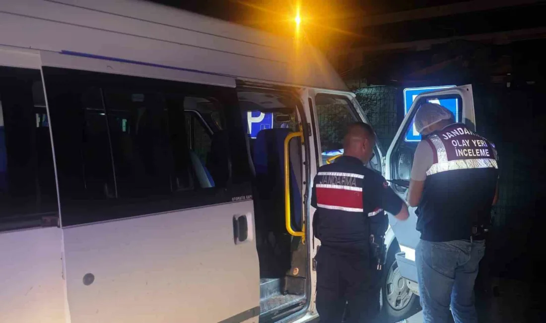 Sakarya’nın Akyazı ilçesinde çıkan silahlı kavgada 2 kişi yaralandı. Yaralılar,