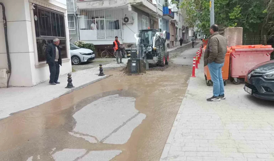 Kocaeli’nin Karamürsel ilçesinde yürütülen altyapı çalışmaları sırasında iş makinesi ana