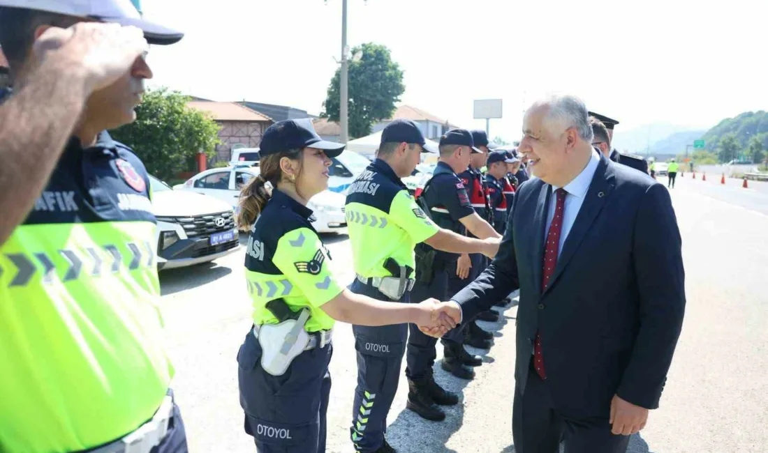 DÜZCE(İHA) – Düzce Vali Yardımcısı Şevket Cinbir, polis kontrol noktasında
