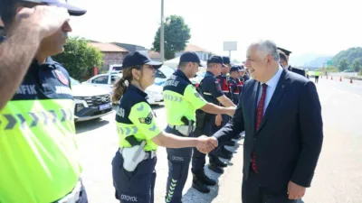 DÜZCE(İHA) – Düzce Vali Yardımcısı Şevket Cinbir, polis kontrol noktasında