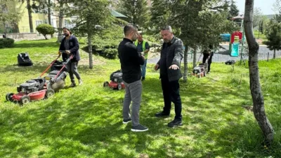 Pursaklar Belediyesi, park, bahçe ve yeşil alanları yapılan çalışmalarla yaz