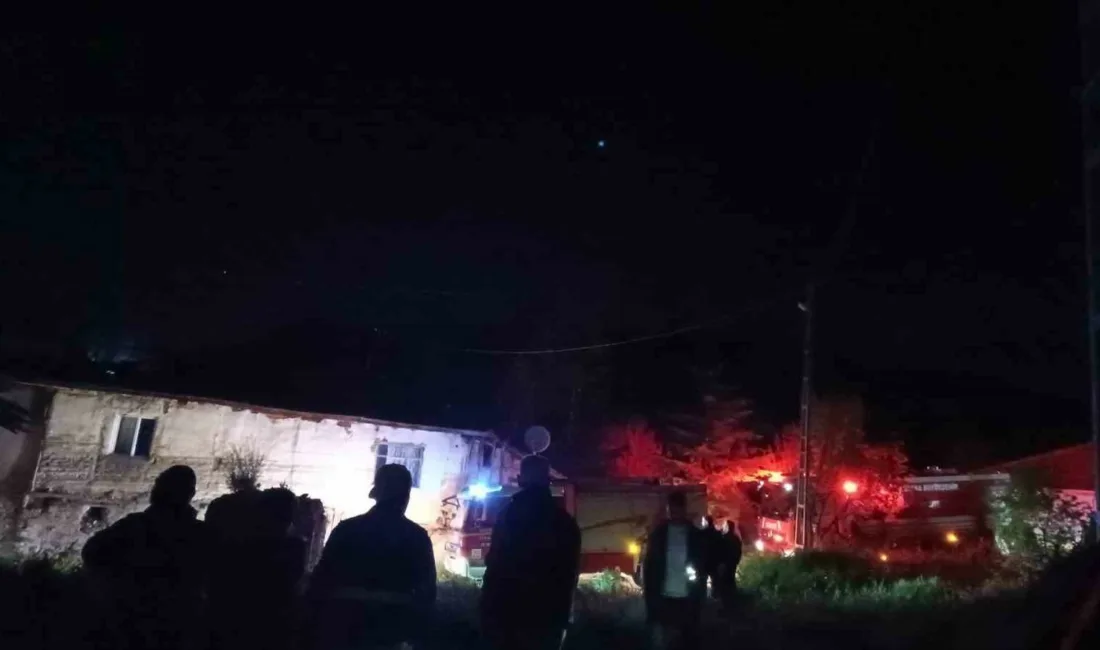 Ankara’nın Çubuk ilçesinde boş bir evde çıkan yangın, itfaiye ekipleri