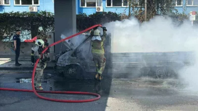 Ankara’da seyir halindeyken yanan kamyonet cep telefonu görüntüsüne yansıdı. Altındağ