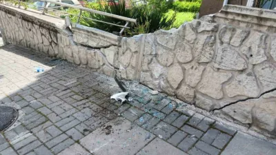 Ankara’da yağış nedeniyle kayganlaşan yolda kontrolden çıkan özel halk otobüsü