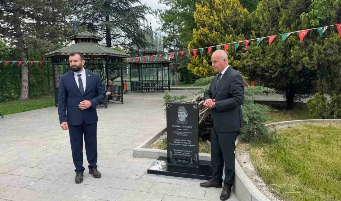 Ankara’da, dönemin Çeçenistan Fahri Başkonsolosu Medet Önlü’nün ölüm yıl dönümünde,