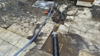 Ankara’nın Yenimahalle ilçesinde yoğun yağışın ardından dükkanları su bastı. Olay,