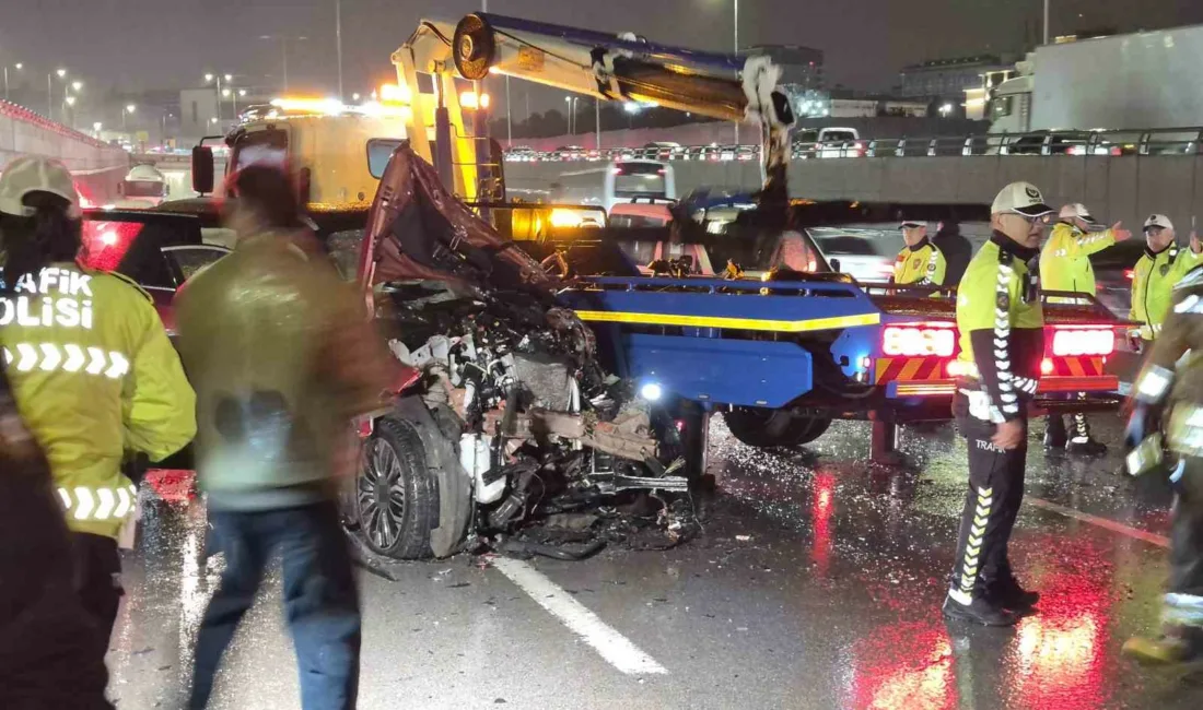 Ankara’nın Pursaklar ilçesinde 4 aracın karıştığı zincirleme trafik kazasında 3’ü