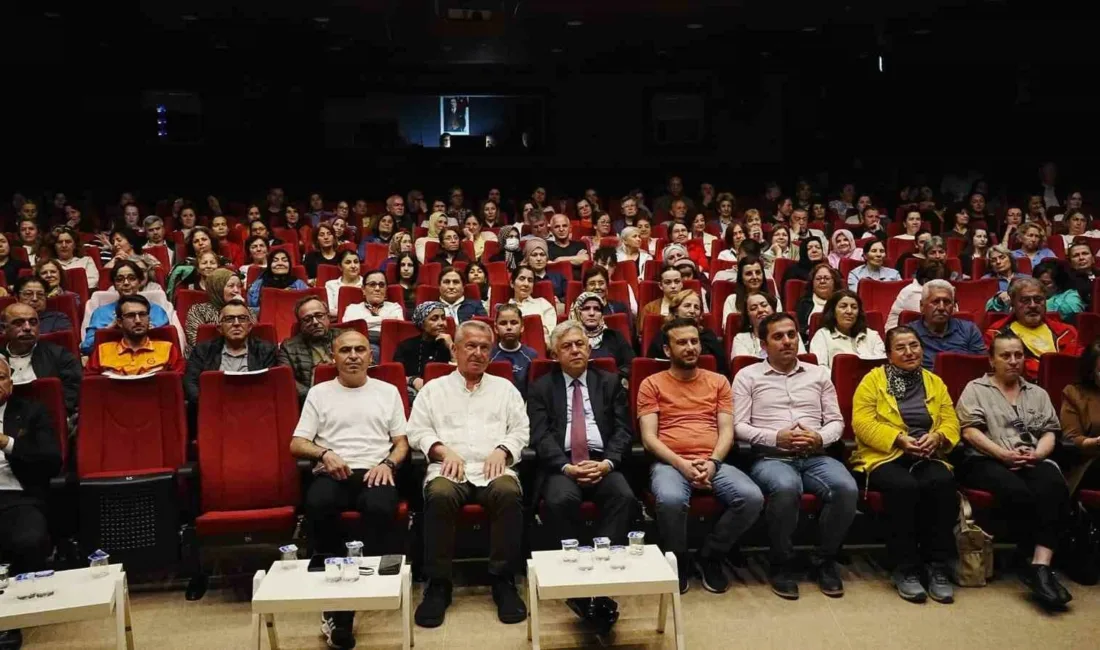 Zonguldak’ın Çaycuma ilçesinde sahnelenen tiyatro oyunu büyük beğeni topladı. Çaycuma