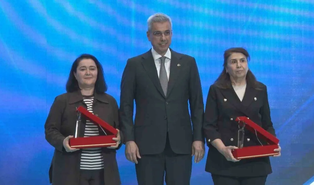 Sağlık Bakanı Kemal Memişoğlu, Ebe ve Hemşireler günü münasebetiyle düzenlenen