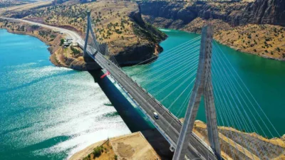 Ulaştırma ve Altyapı Bakanı Abdulkadir Uraloğlu, Doğu’nun Boğaz Köprüsü olarak