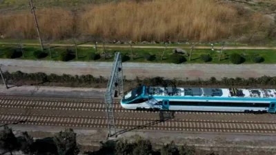 Ulaştırma ve Altyapı Bakanı Abdulkadir Uraloğlu, Türkiye’nin ilk hızlı treninin