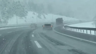 Batı Karadeniz bölgesinde etkisini hissettiren kar yağışı, Bartın-Ankara Karayolu’nda buzlanma