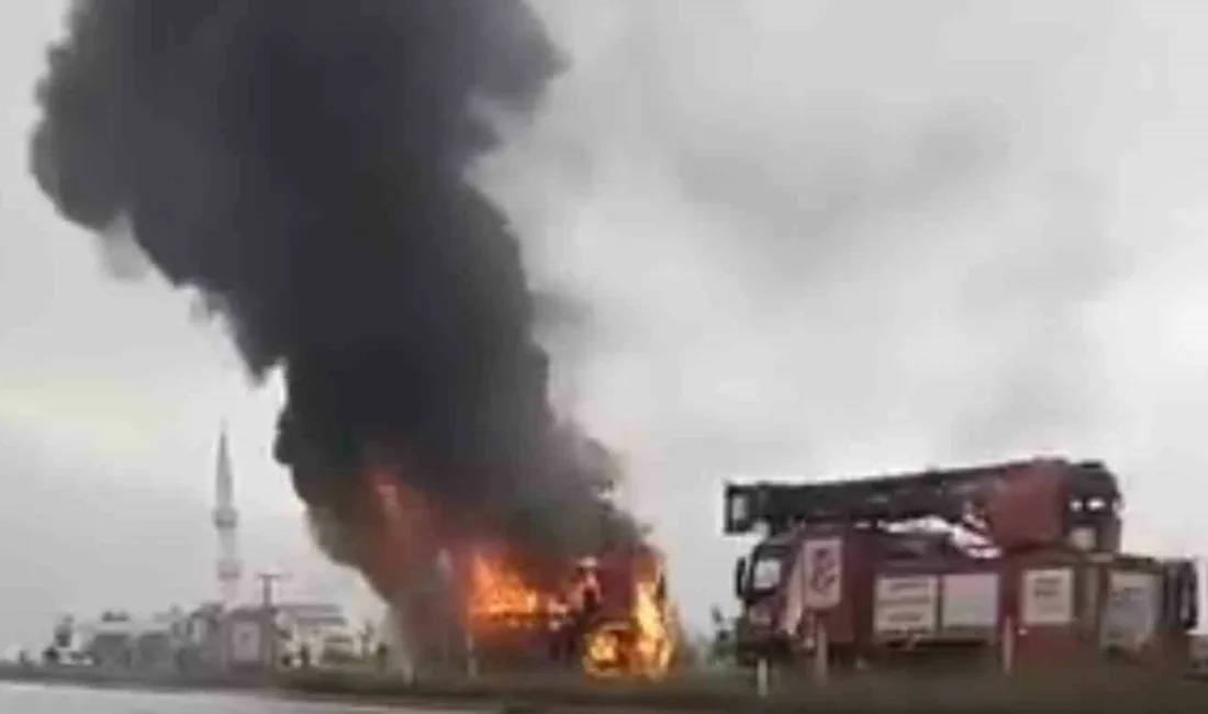 Sakarya’nın Hendek ilçesi D-100 kara yolunda seyir halinde olan şehirlerarası