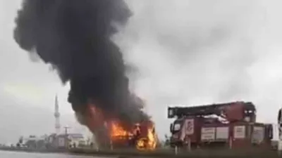 Sakarya’nın Hendek ilçesi D-100 kara yolunda seyir halinde olan şehirlerarası