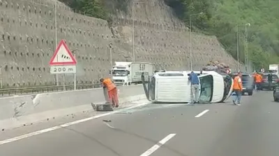 Bolu’da otomobil ile hafif ticari aracın çarpışması sonucu meydana gelen