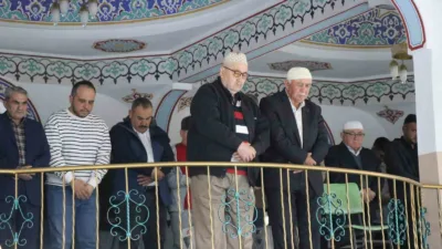 Bolu’da vatandaşlar, Kurban Bayramı namazını eda etmek için sabahın erken