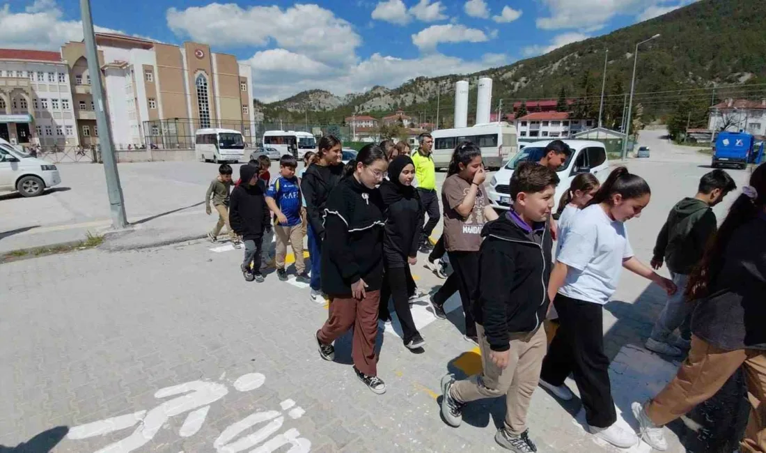 Bolu’nun Mudurnu ilçesinde Karayolu Trafik Güvenliği ve Trafik Haftası dolayısıyla