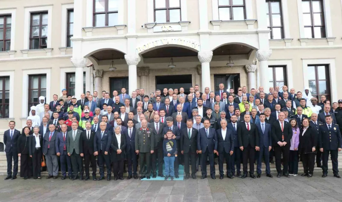 Bolu’da Kurban Bayramı dolayısıyla Bolu Valiliği’nde bayramlaşma programı düzenlendi. Vali