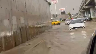 Bolu’da etkili olan sağanak ve şiddetli dolu yağışının ardından cadde